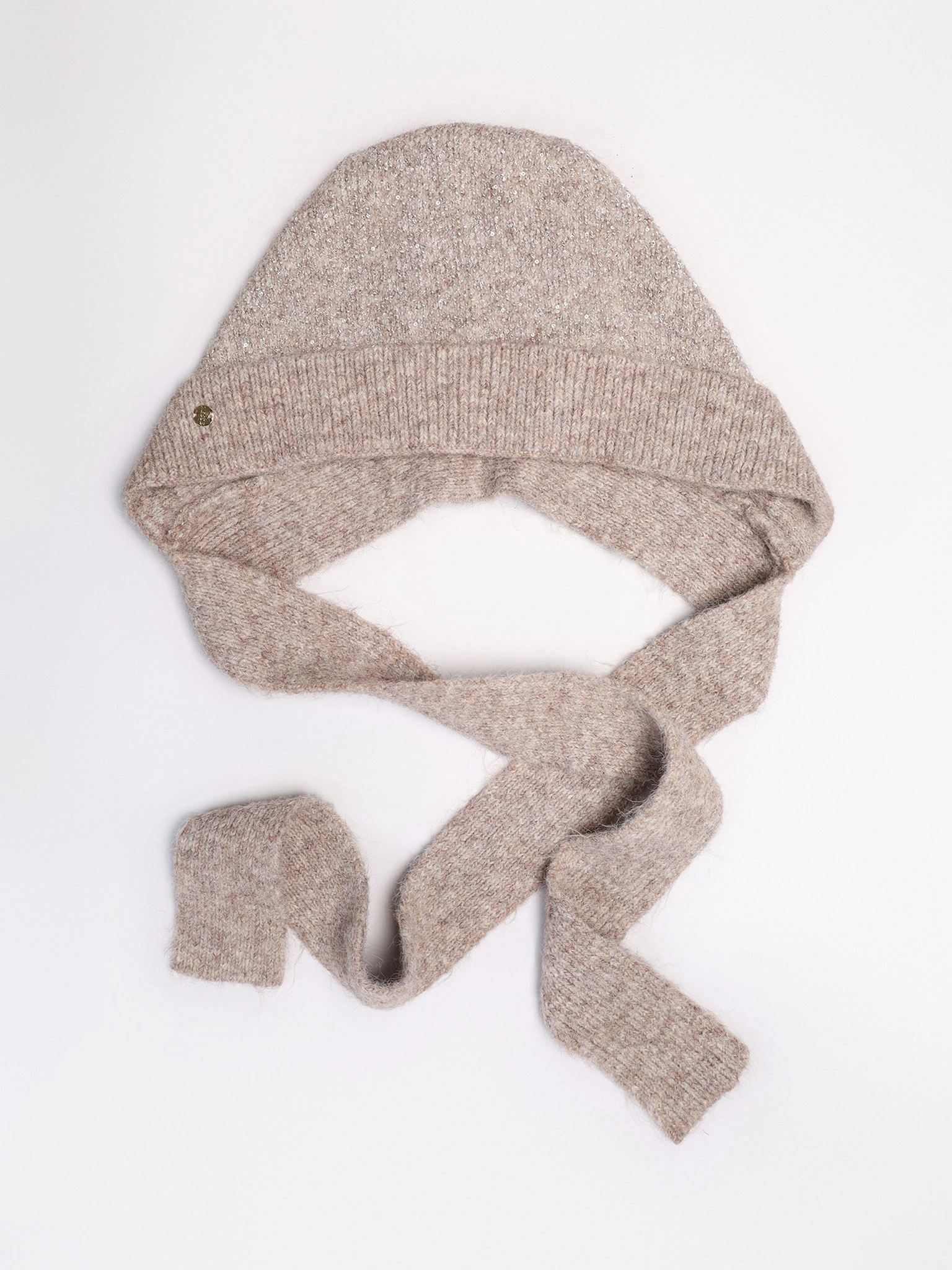 Шапка-капор с широкими завязками с пайетками в ассортименте